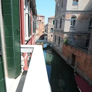 Sunny Canal A/c Wifi , Venedig Italien